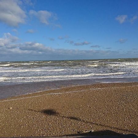 Joyeux Reveil Bed & Breakfast Courseulles-sur-Mer Bagian luar foto