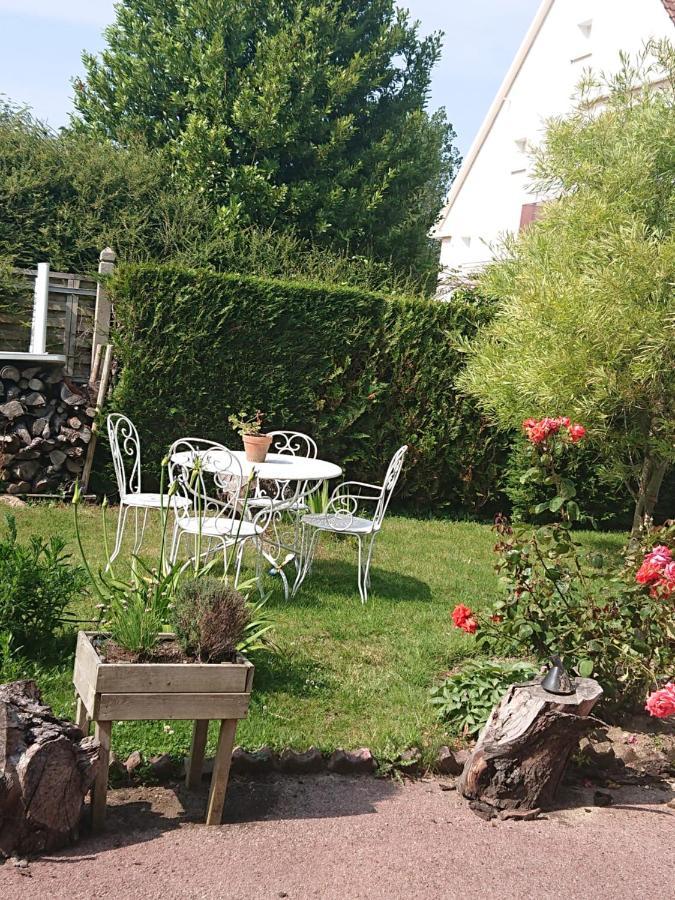 Joyeux Reveil Bed & Breakfast Courseulles-sur-Mer Bagian luar foto
