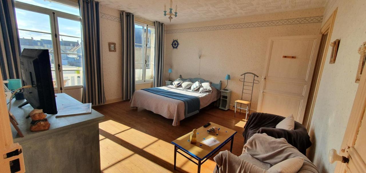 Joyeux Reveil Bed & Breakfast Courseulles-sur-Mer Bagian luar foto