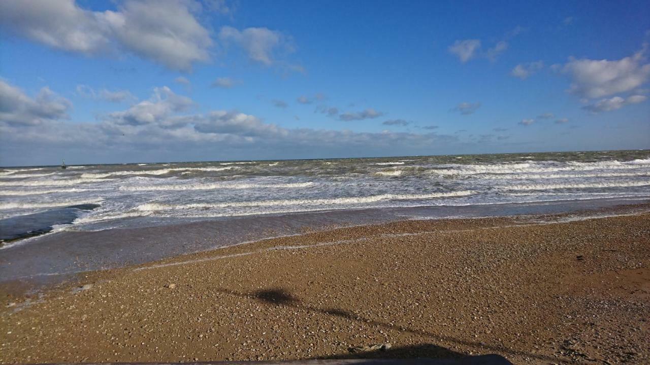 Joyeux Reveil Bed & Breakfast Courseulles-sur-Mer Bagian luar foto
