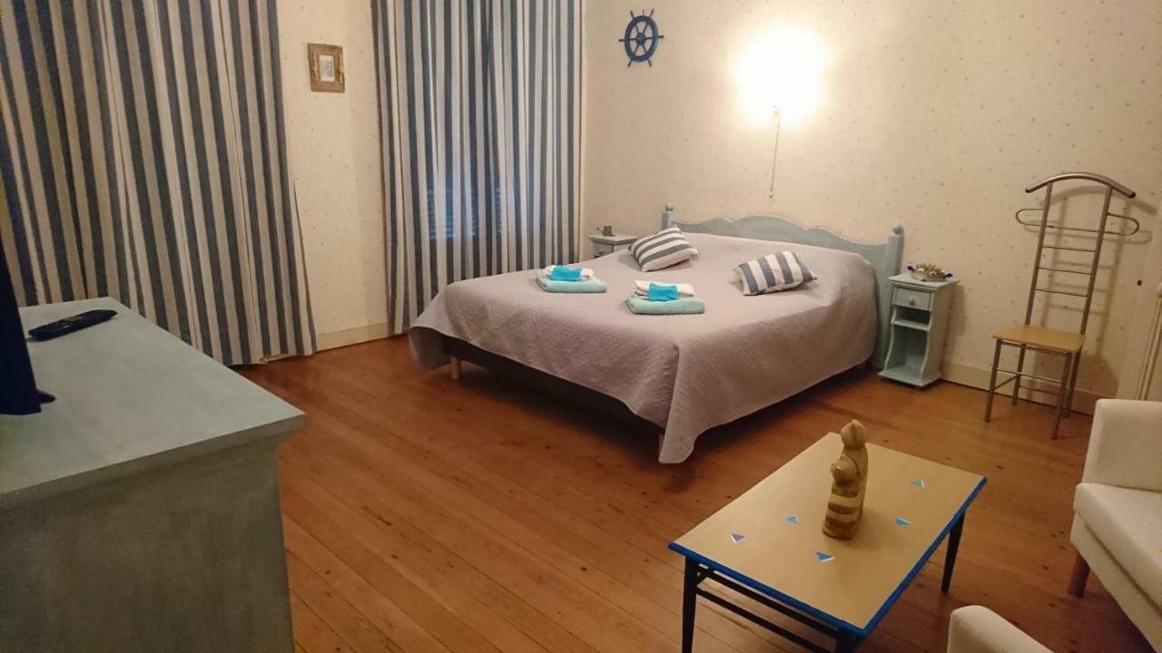 Joyeux Reveil Bed & Breakfast Courseulles-sur-Mer Bagian luar foto
