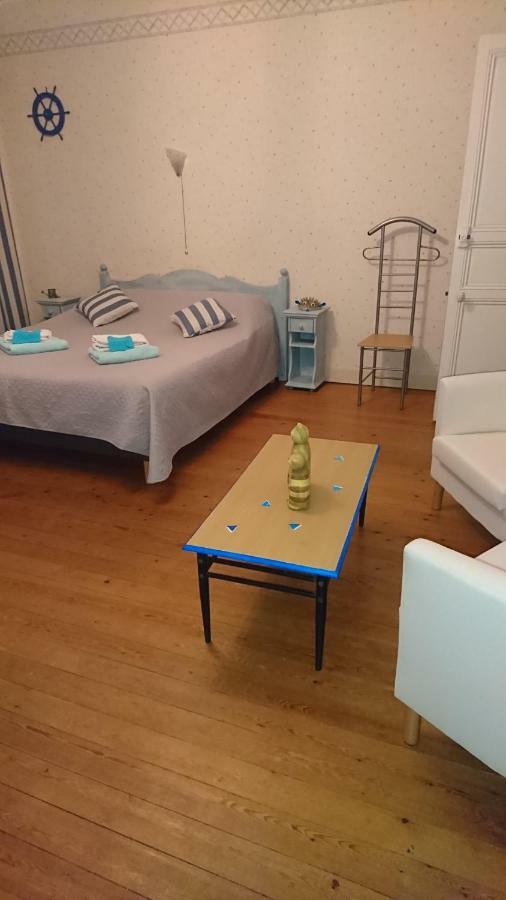 Joyeux Reveil Bed & Breakfast Courseulles-sur-Mer Bagian luar foto