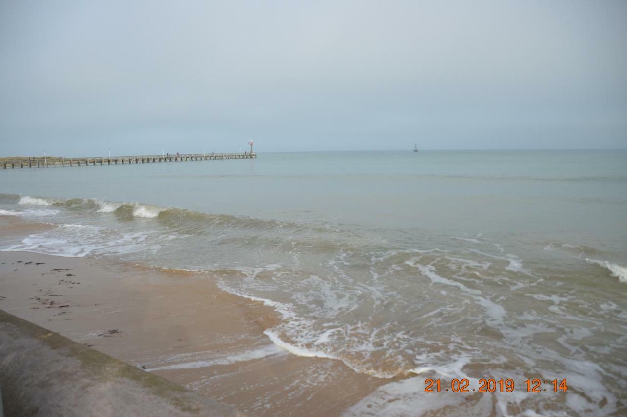 Joyeux Reveil Bed & Breakfast Courseulles-sur-Mer Bagian luar foto