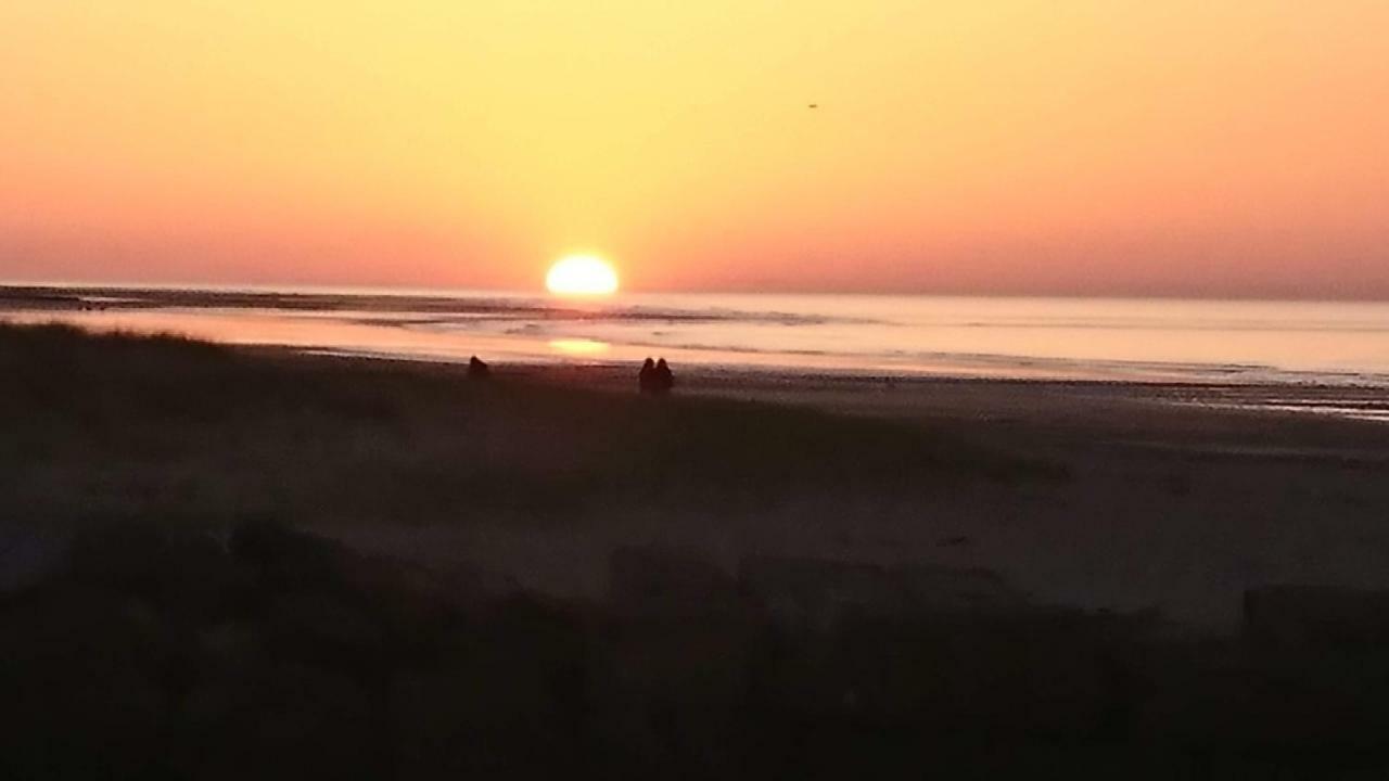 Joyeux Reveil Bed & Breakfast Courseulles-sur-Mer Bagian luar foto